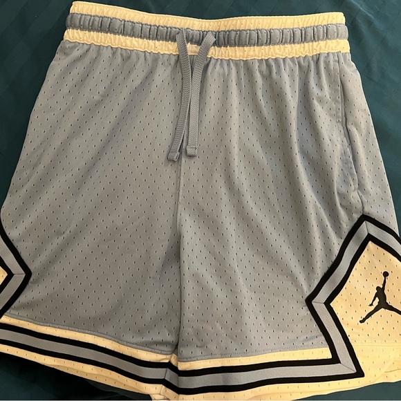 Jordan Two-Tone Basketball Shorts - Picture 2 of 7